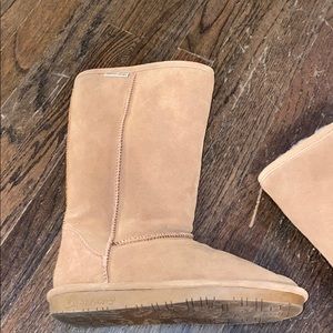 Bearpaw boots with fur!